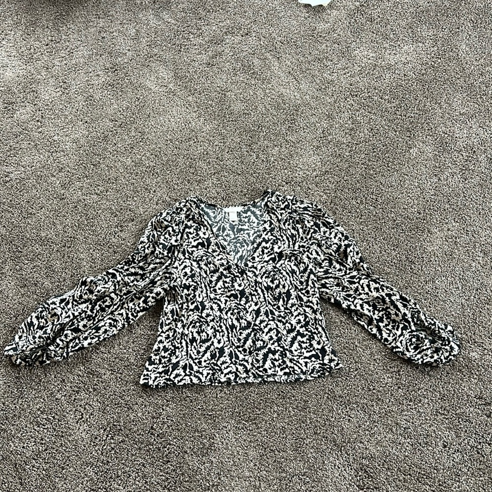 H&M Black and White Print Long Sleeve Top Size M